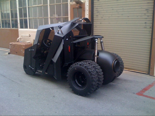 Xe golf cart biến hóa thành Bat Tumbler cực kỳ hầm hố 3